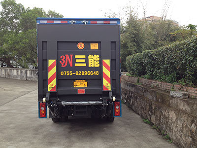 貨車尾部標志板的要求，確保行車安全的重要因素