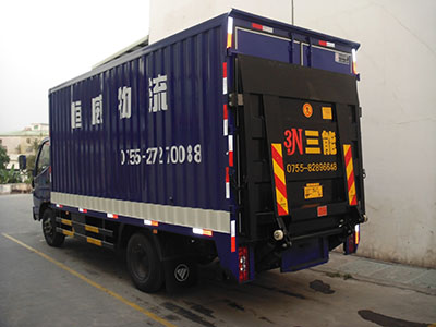 小型尾板貨車，靈活運輸，輕松應對各種場景